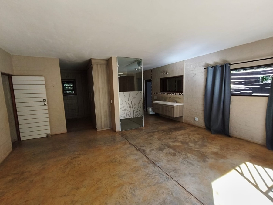 5 Bedroom Property for Sale in Mooinooi North West